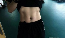 抖音纹身男网红吃瓜